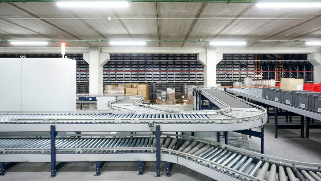 Roller conveyors in a distribution center