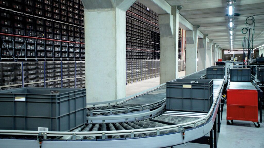 Tote conveyors in an automated warehouse